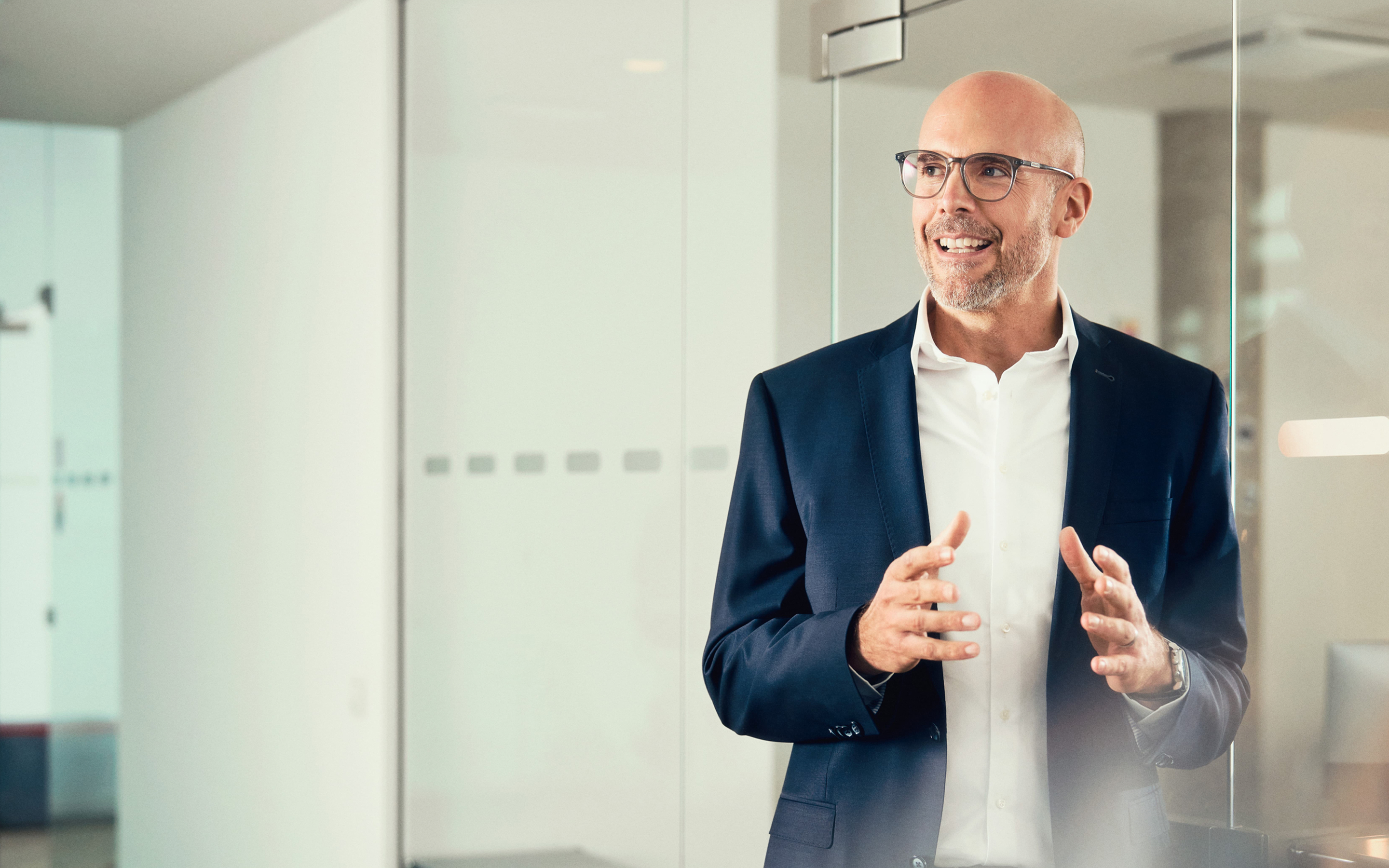 Ausdruckstarkes Portrait zum Zitat über das Thema Perspektive